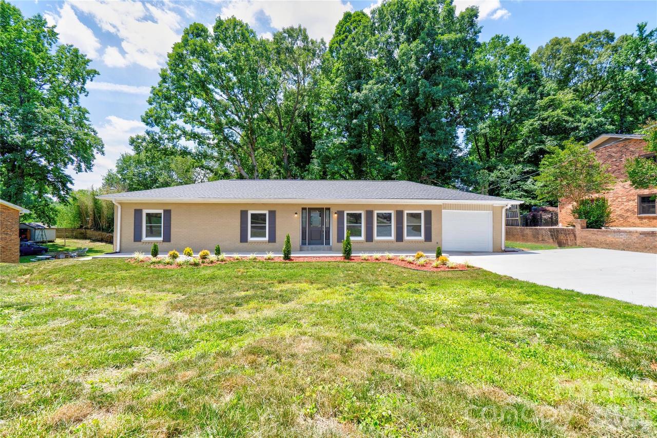 2173 Ridgewood Dr., Gastonia, NC 28054