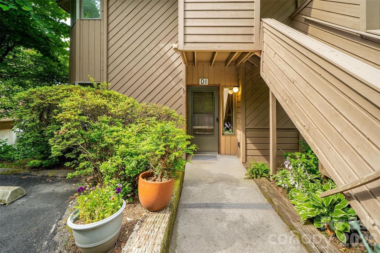 305 Piney Mountain Dr. #D-1, Asheville, NC 28805