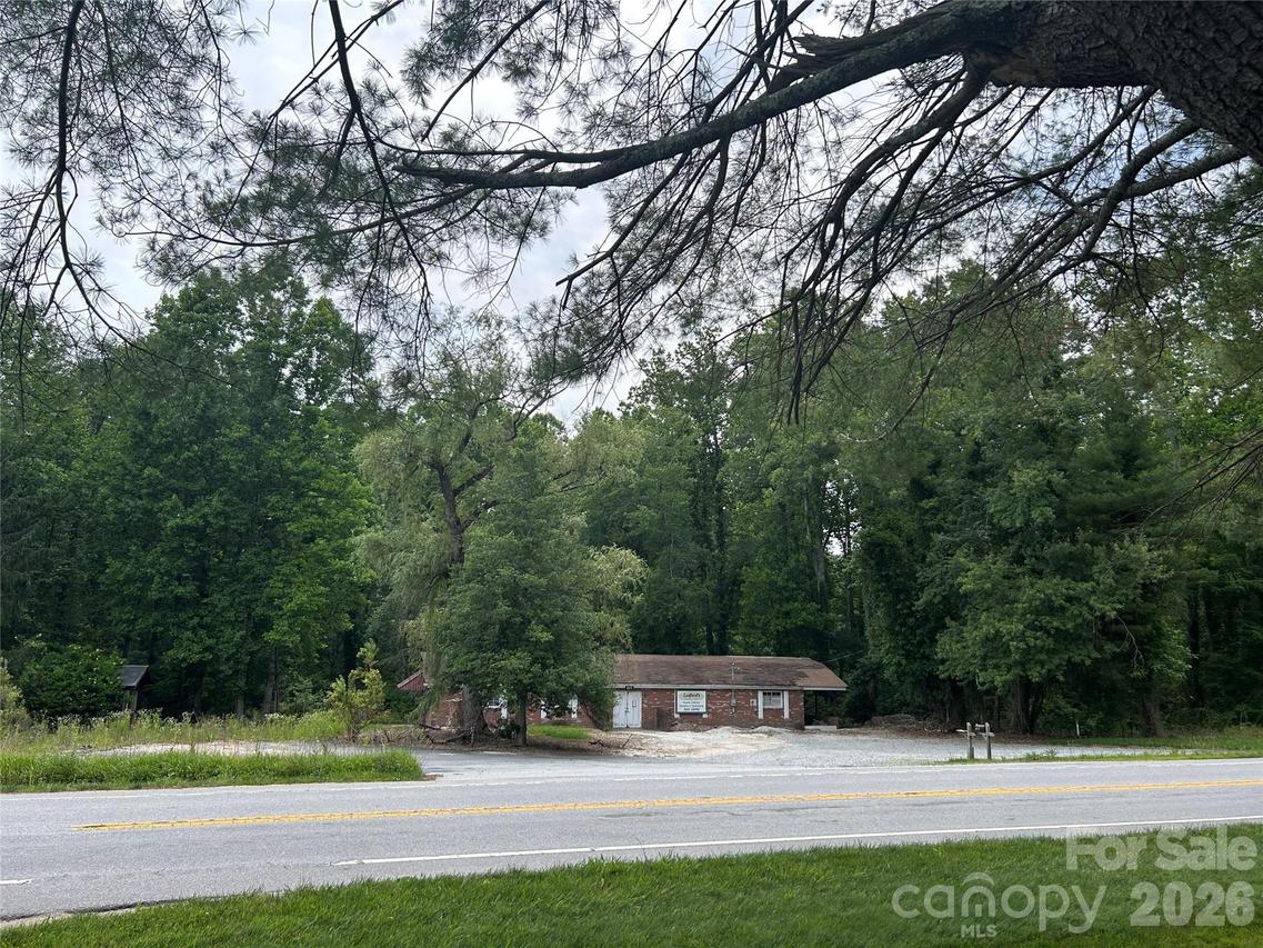 3177 Haywood Rd., Hendersonville, NC 28791