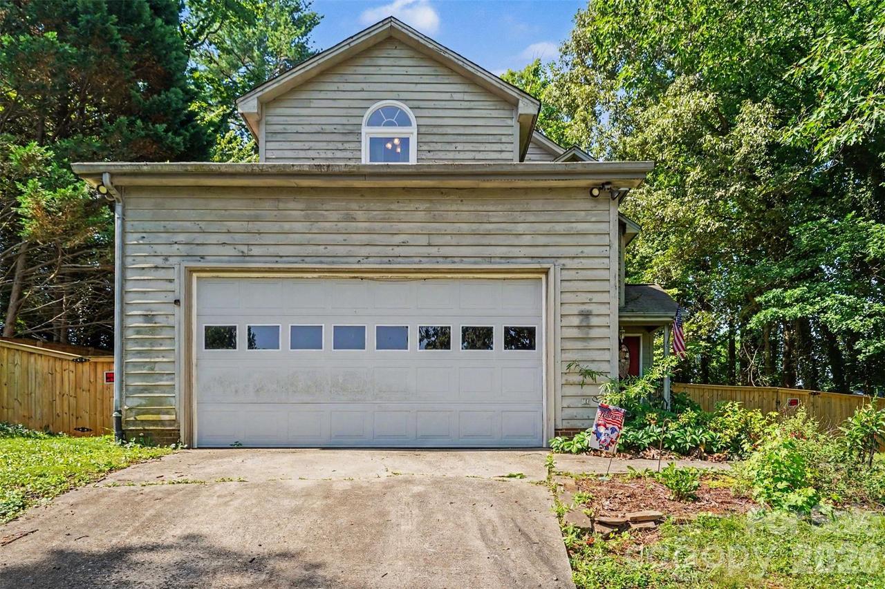 141 32nd Ave., Hickory, NC 28601