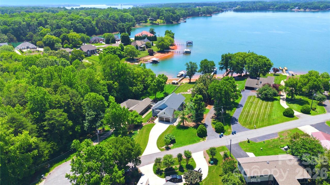 4293 Harbor Ln., Sherrills Ford, NC 28673