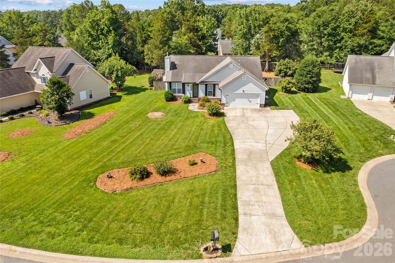 4425 Derbyshire Ln., Matthews, NC 28104