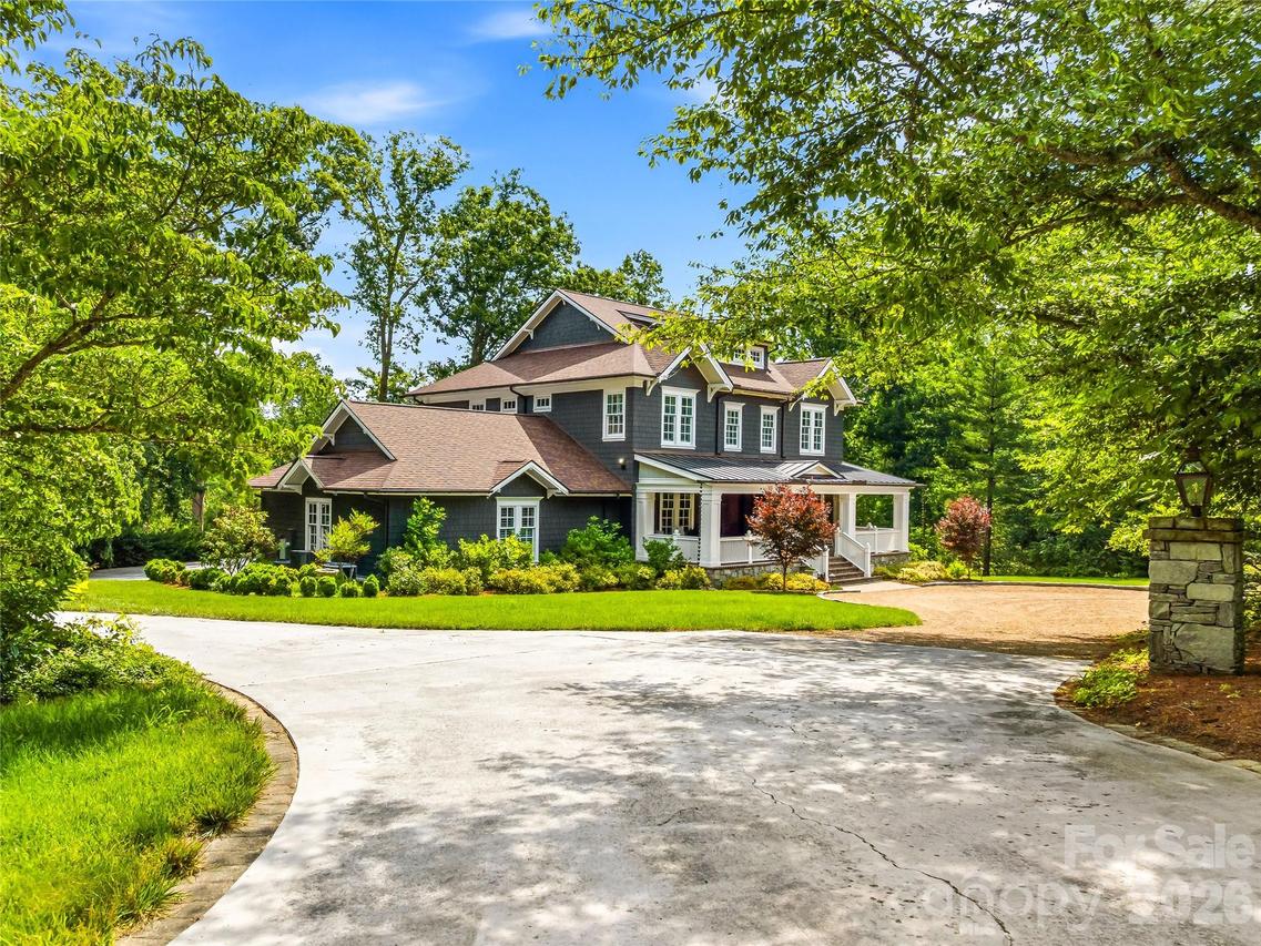 1 Cedar Chine Dr., Asheville, NC 28803
