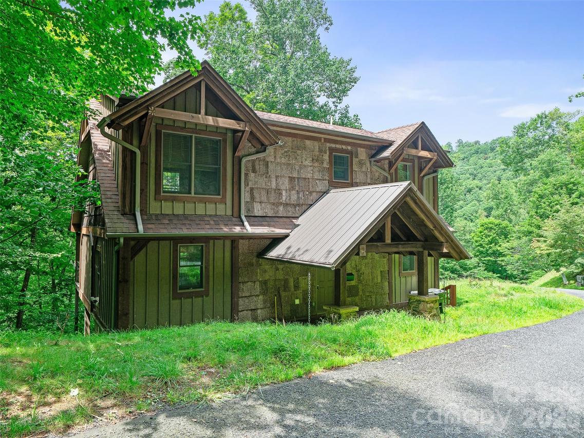 140 Falls Crossing Rd., Burnsville, NC 28714
