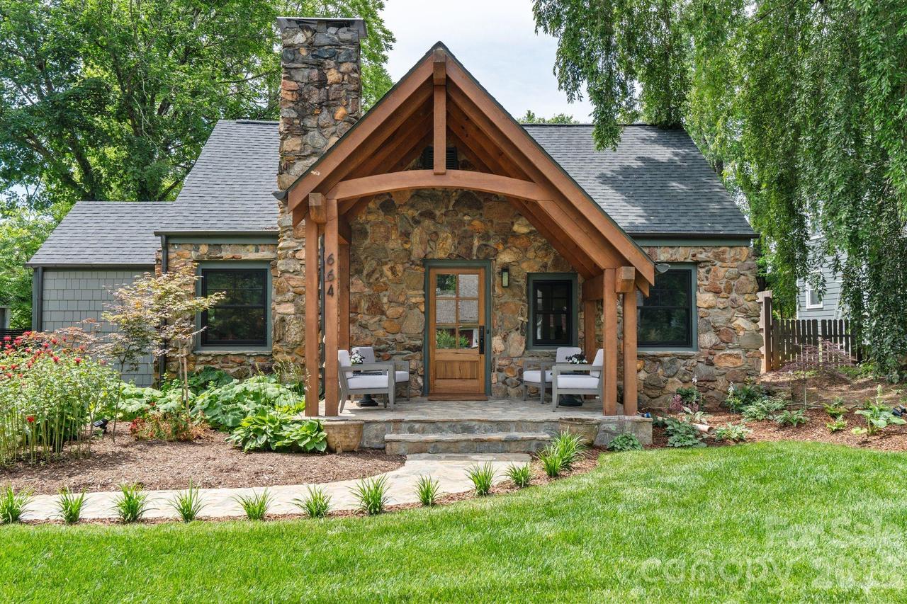 664 Lakeshore Dr., Asheville, NC 28804