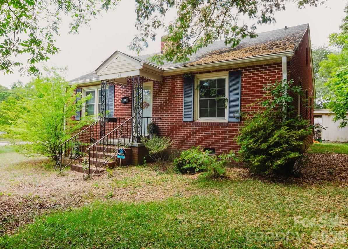 303 Myrtle Ave., Hamlet, NC 28345