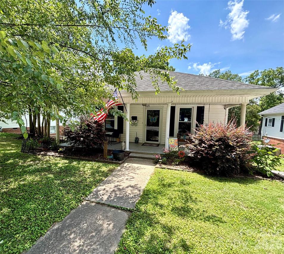 809 W A St., Kannapolis, NC 28081