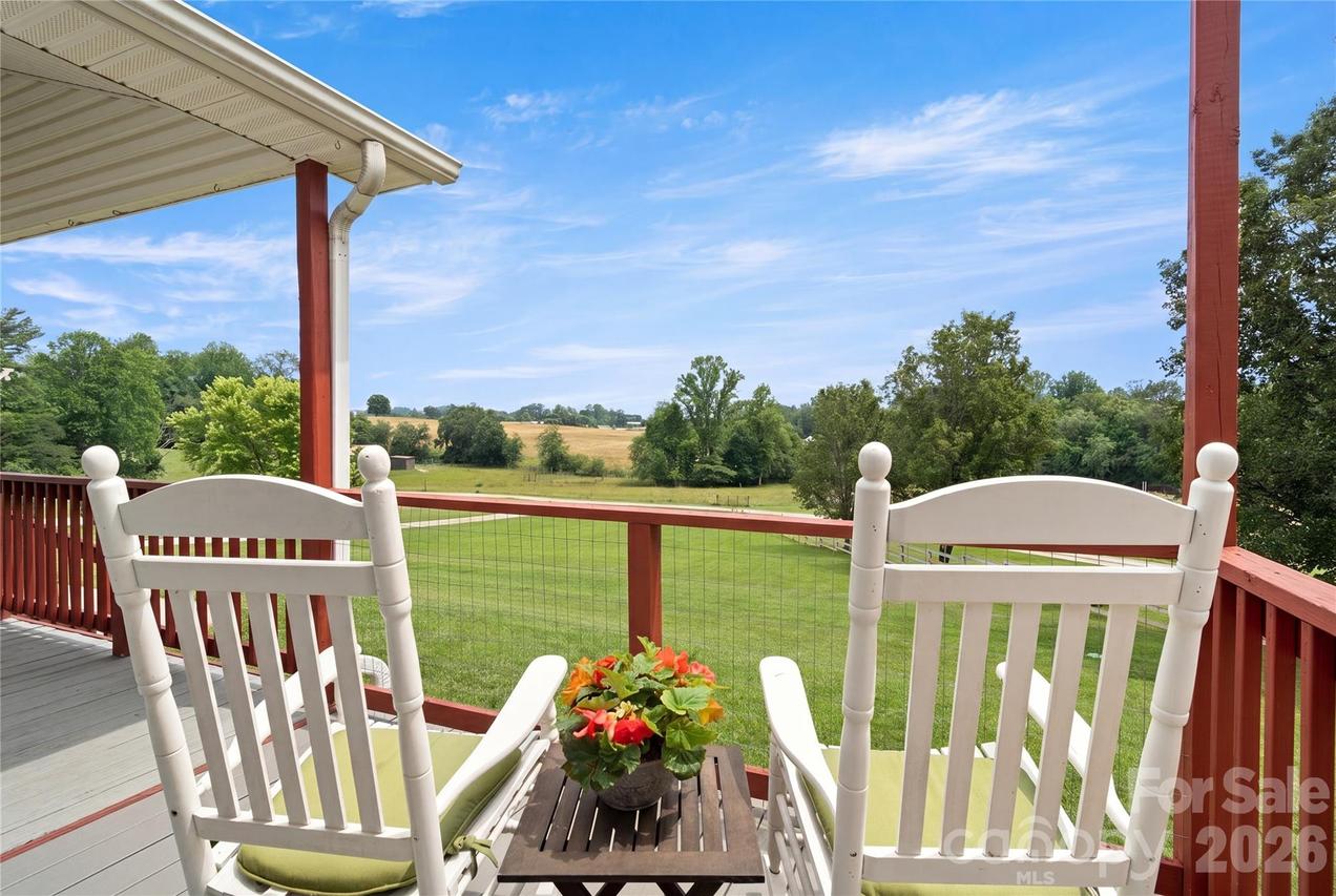 30 Countryside Dr., Hendersonville, NC 28792