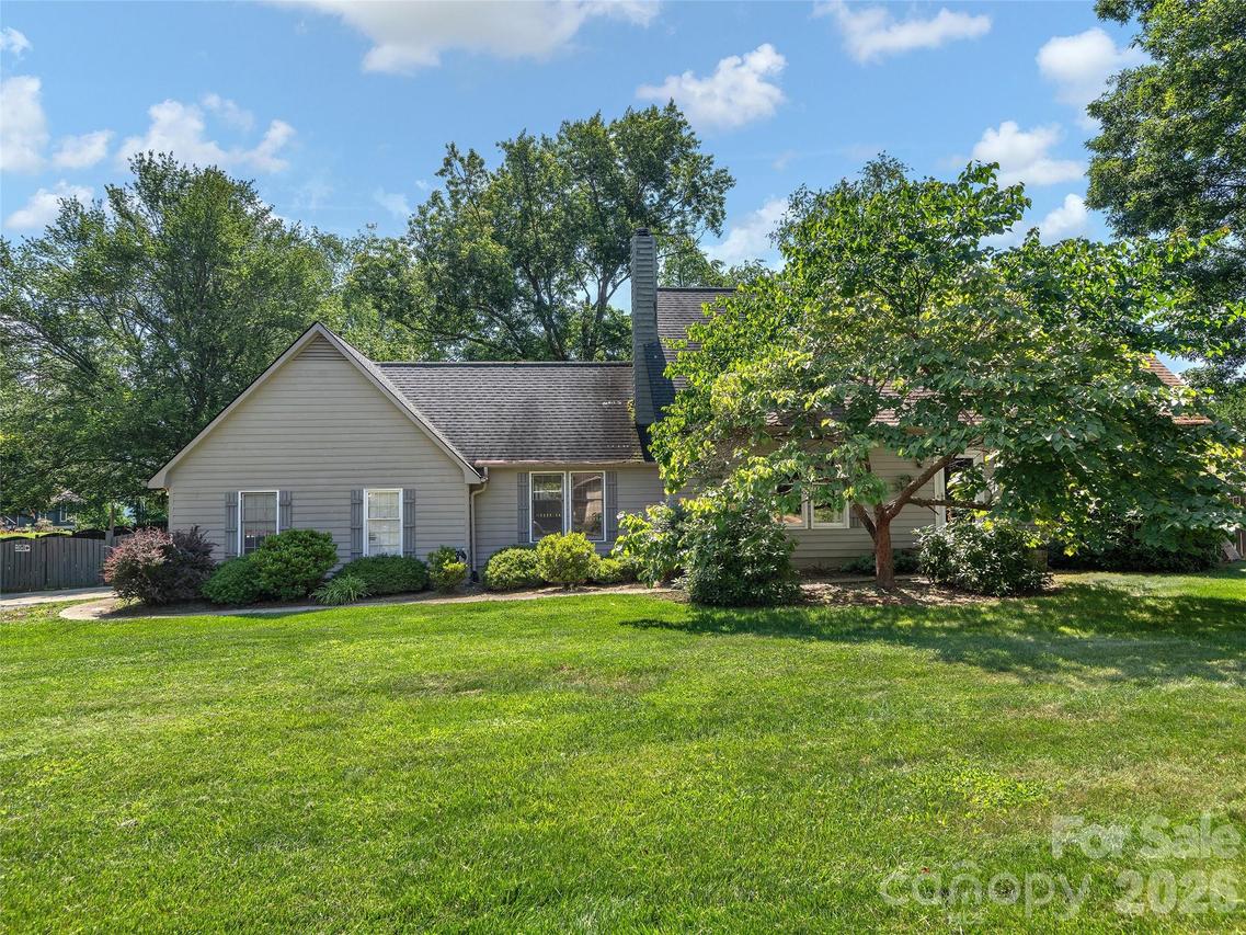 3 Carolewood Dr., Horse Shoe, NC 28742