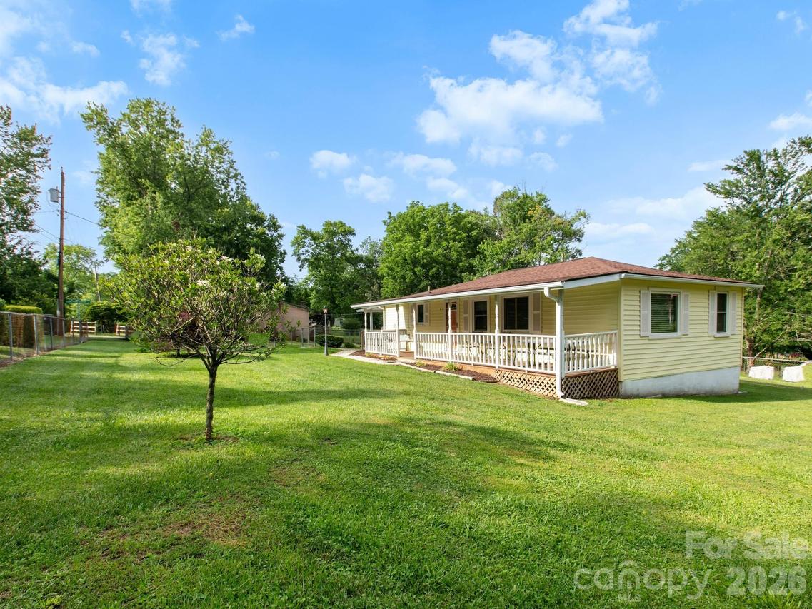 407 Hall St., Hendersonville, NC 28739