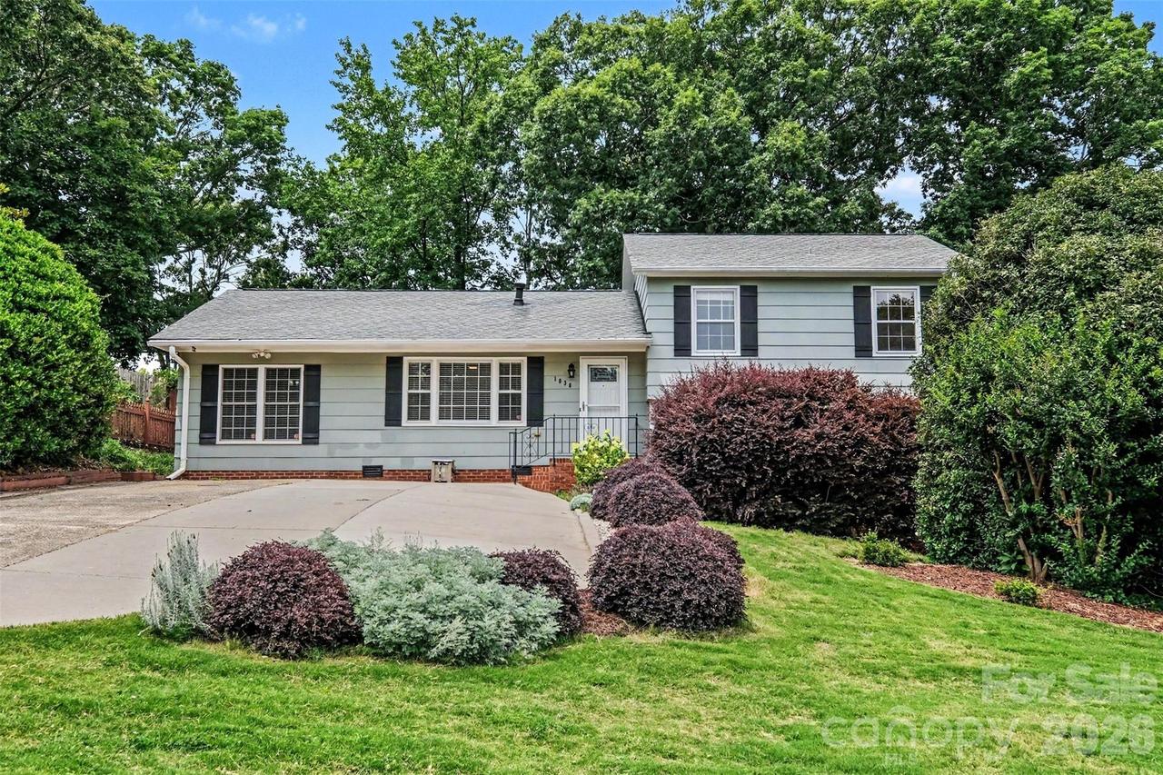 1030 Mclaughlin Dr., Charlotte, NC 28212