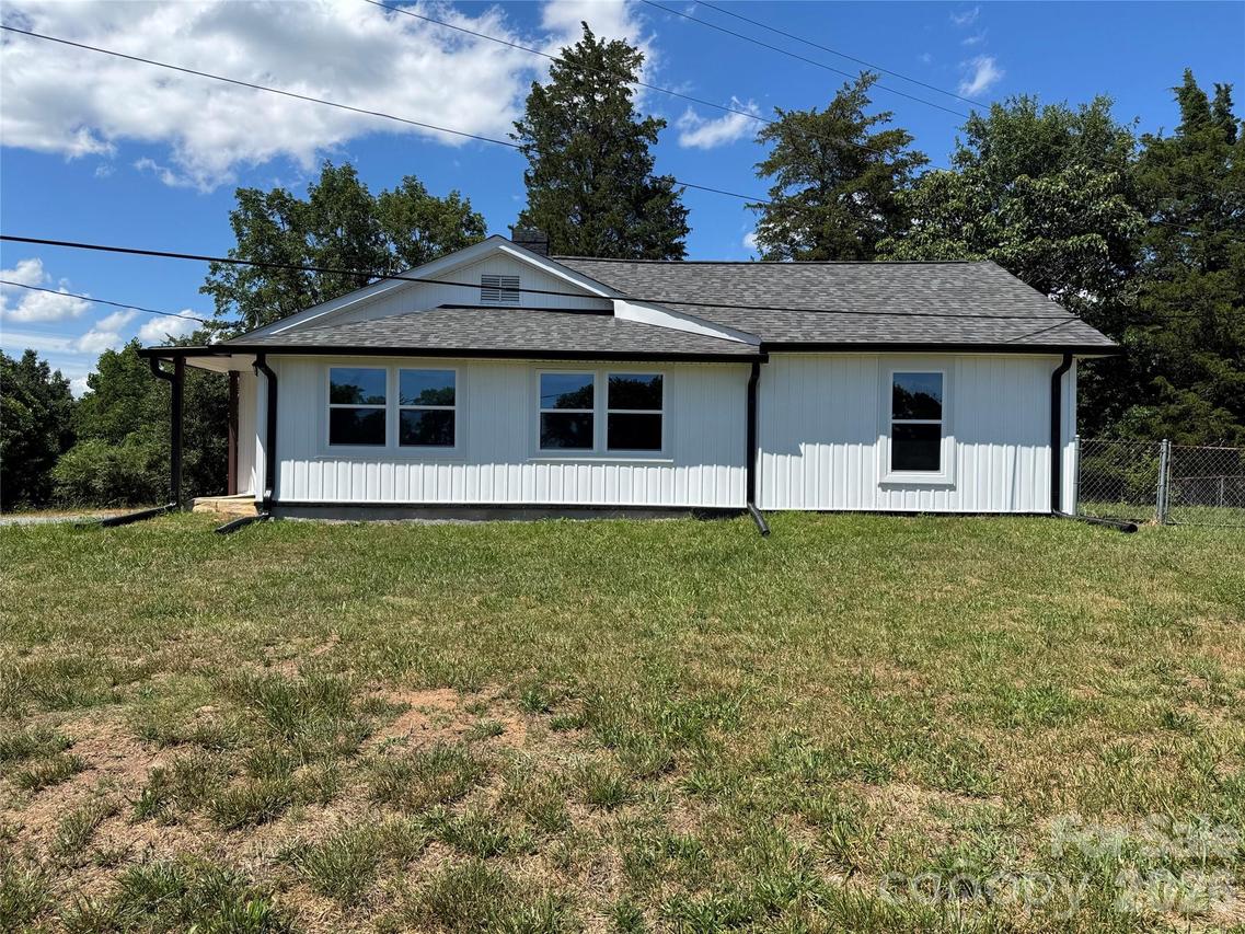 3812 Cliffside Rd., Mooresboro, NC 28114