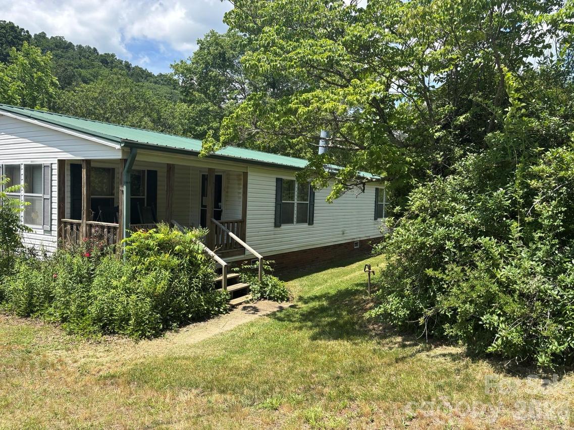 130 Wid Smith Rd., Burnsville, NC 28714