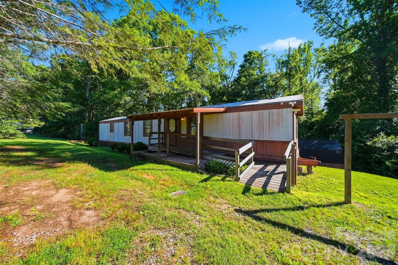 300 Excelsior Dr., Connelly Springs, NC 28612