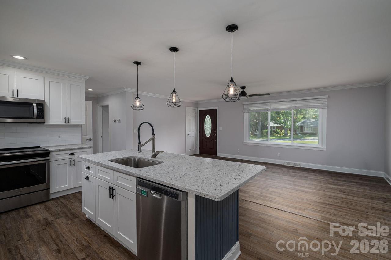 203 Park Rd., Mount Holly, NC 28120