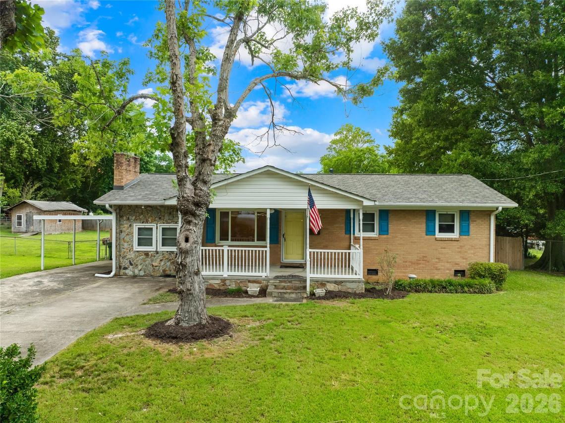 205 Gaddis Dr., Mount Holly, NC 28120