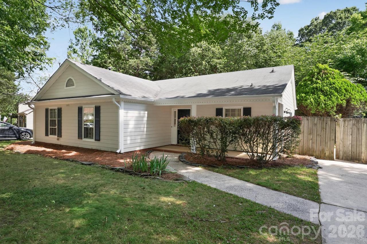 7812 Surreywood Pl., Charlotte, NC 28270