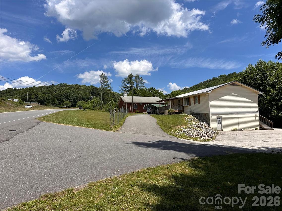 422 Us Highway 19e Hwy., Spruce Pine, NC 28777