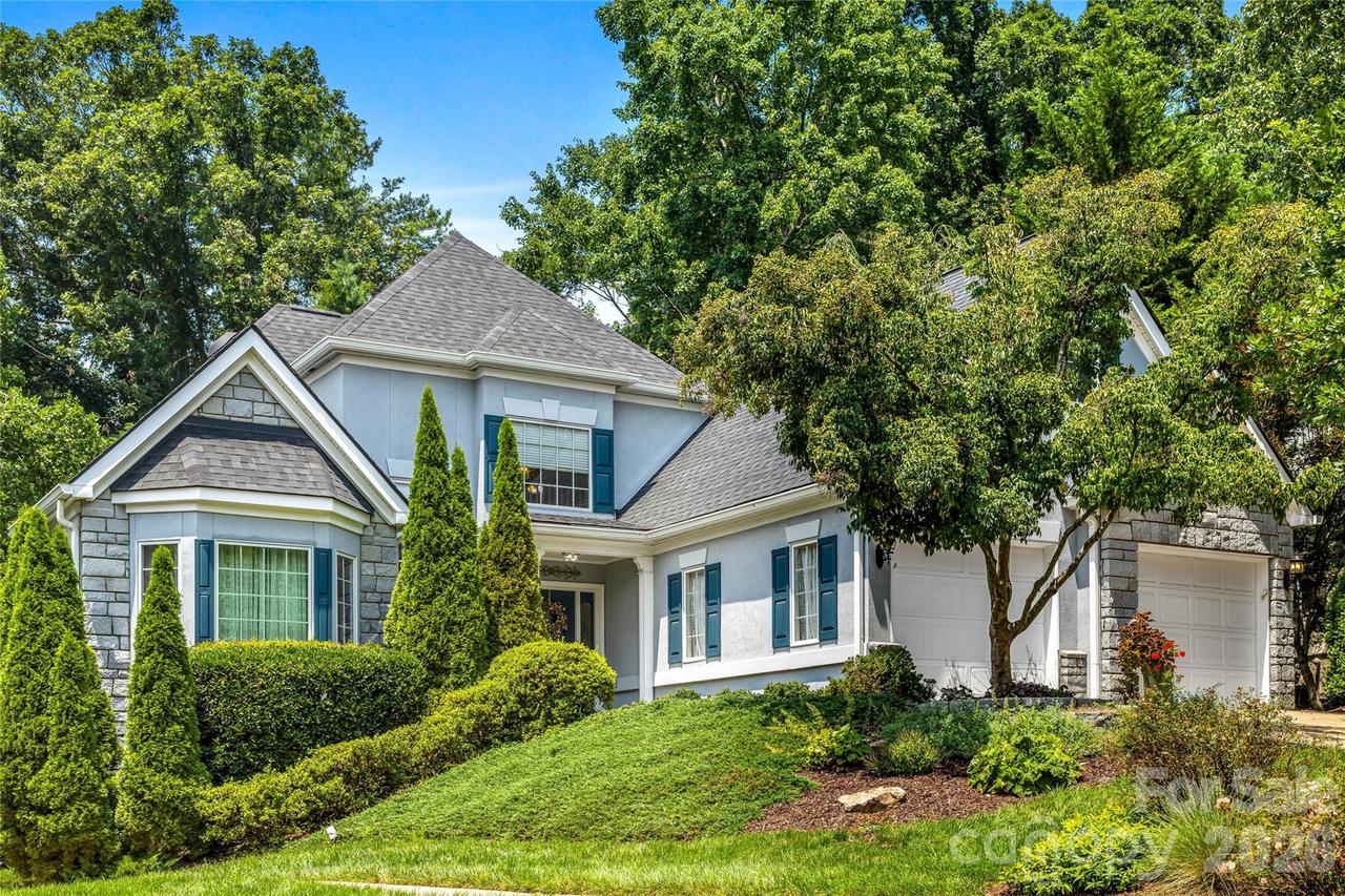 11 Tiverton Ln., Asheville, NC 28803