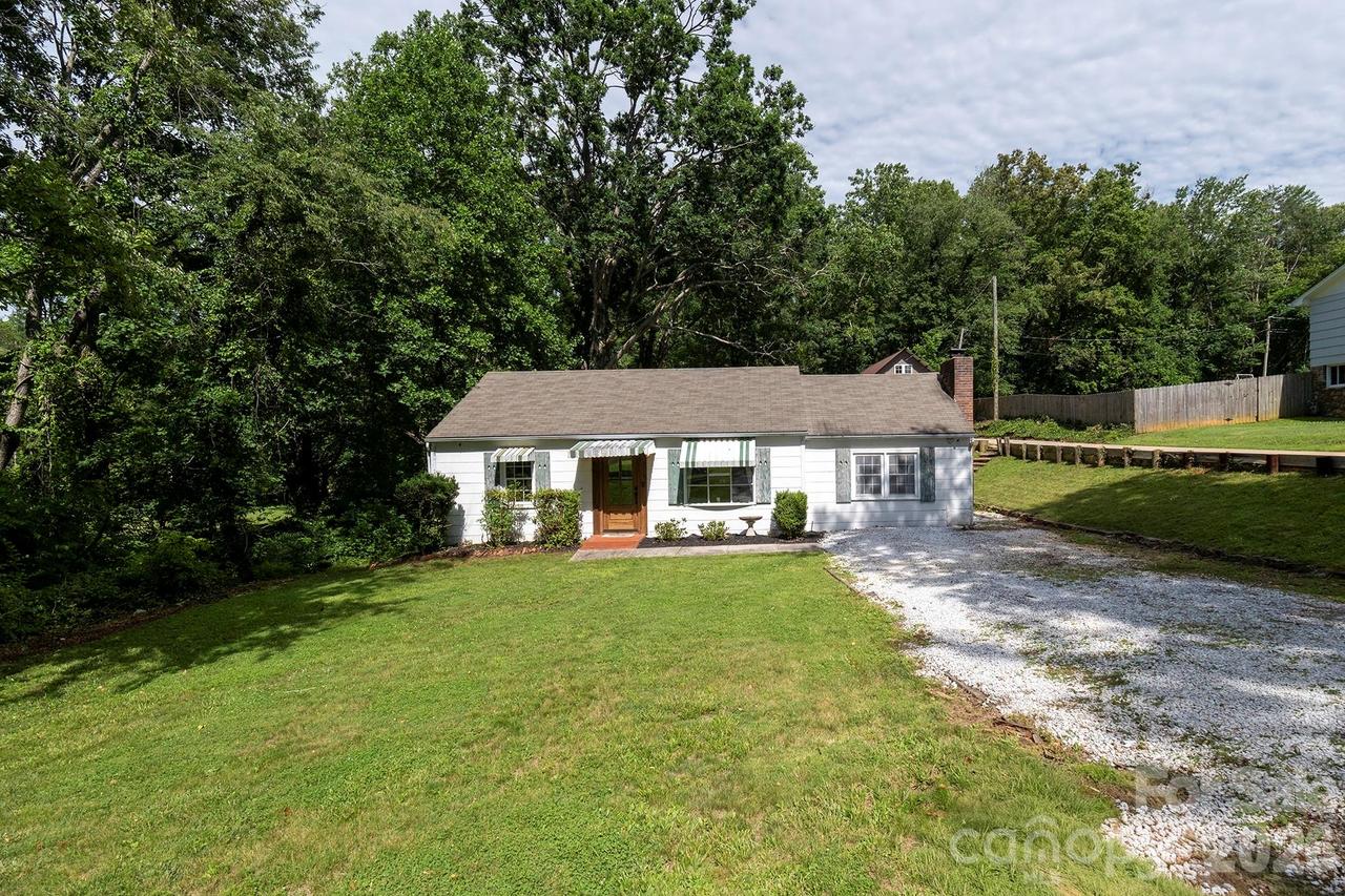 445 Old Haw Creek Rd., Asheville, NC 28805