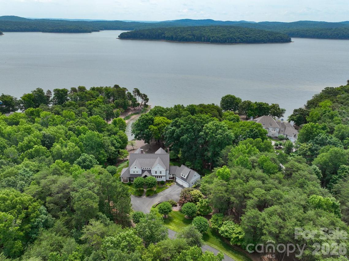 2375 Southpoint Ln., New London, NC 28127