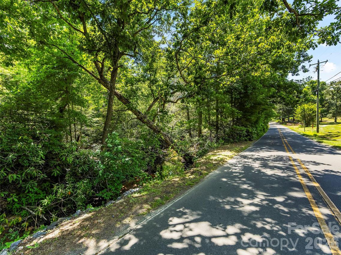 742 Hiawassee Ave., Black Mountain, NC 28711