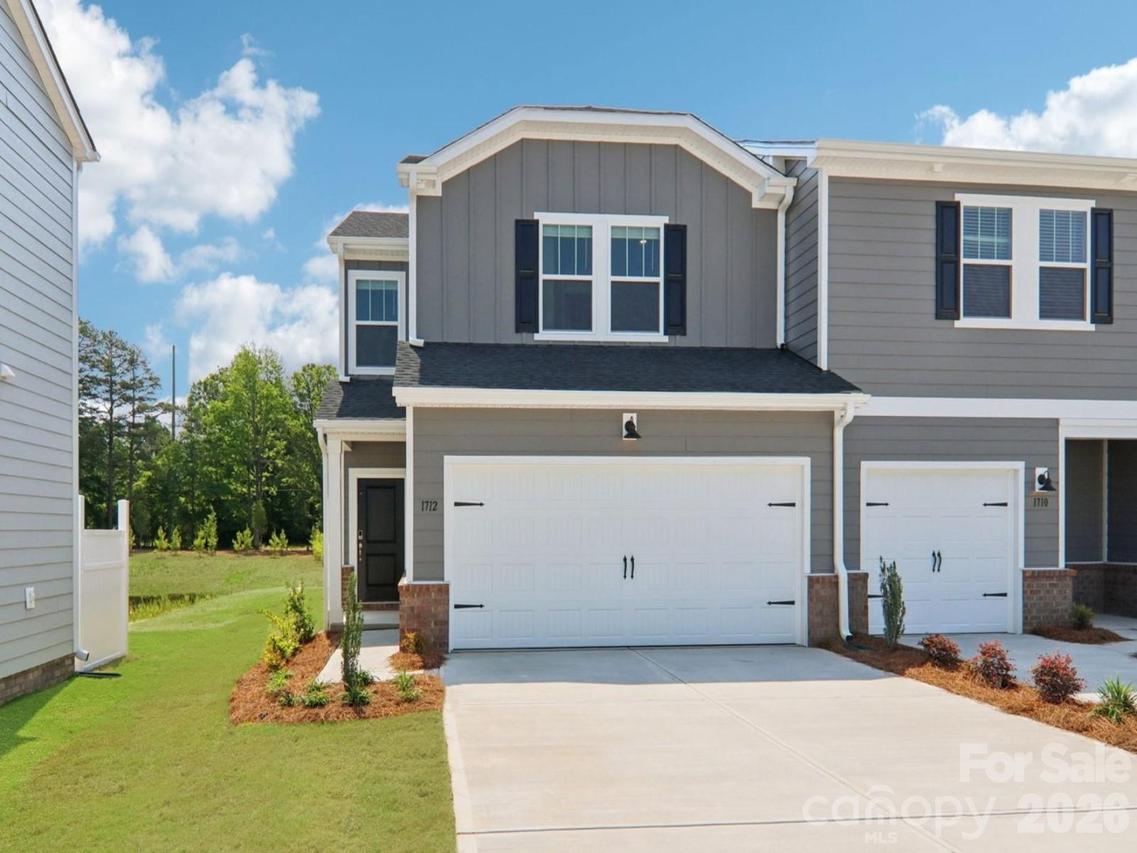 9048 Foggy Brook Loop, Charlotte, NC 28216