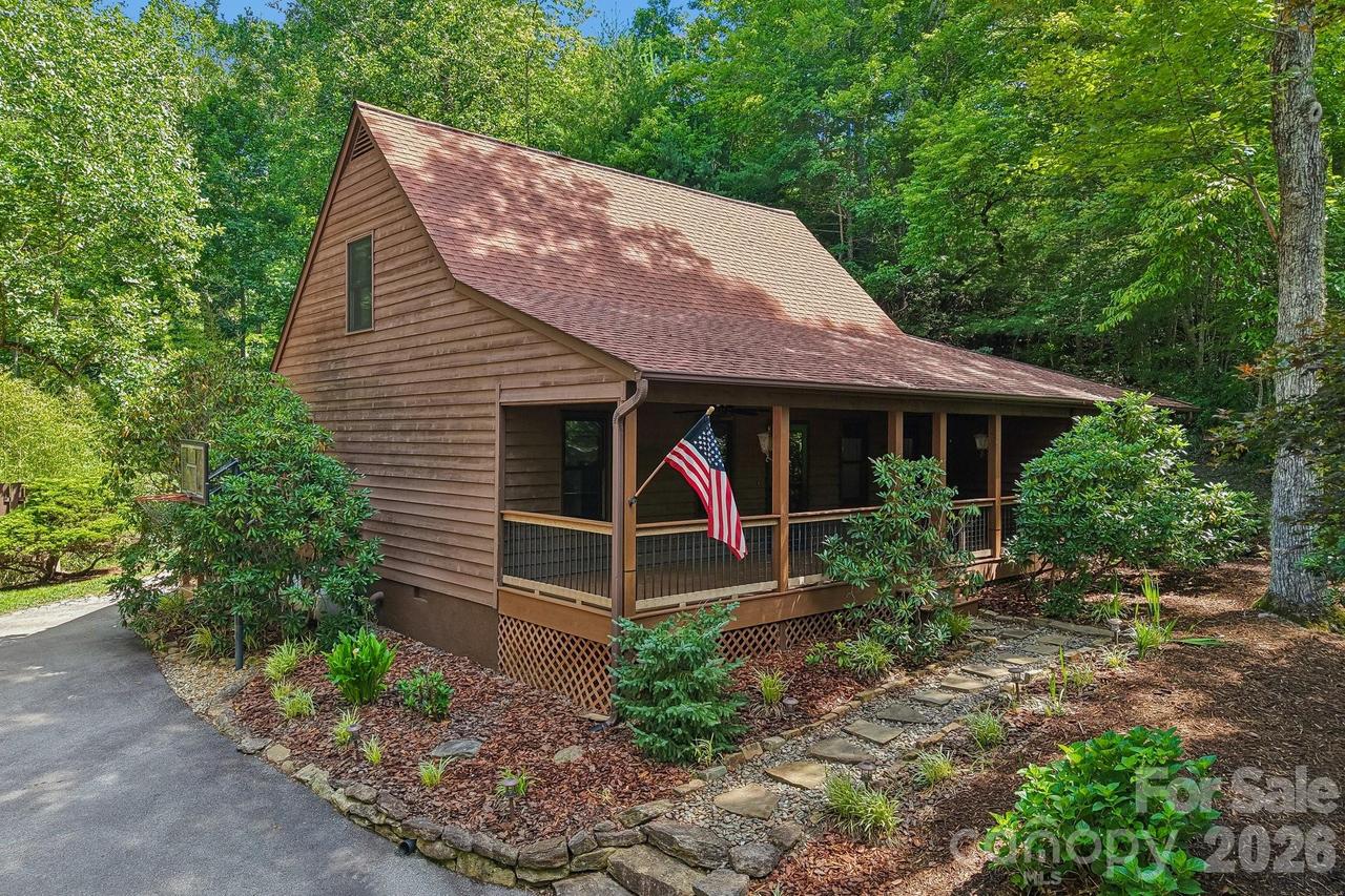 1952 Davis Mountain Rd., Hendersonville, NC 28739