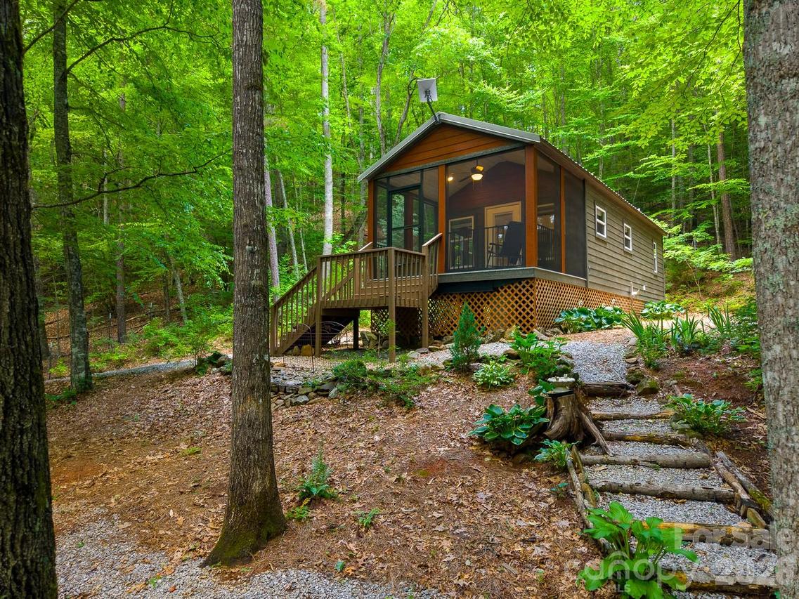 243 Jonquil Woods Rd., Franklin, NC 28734