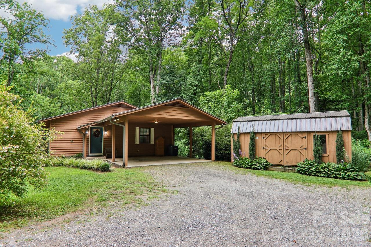 125 Nugget Ln., Sylva, NC 28779