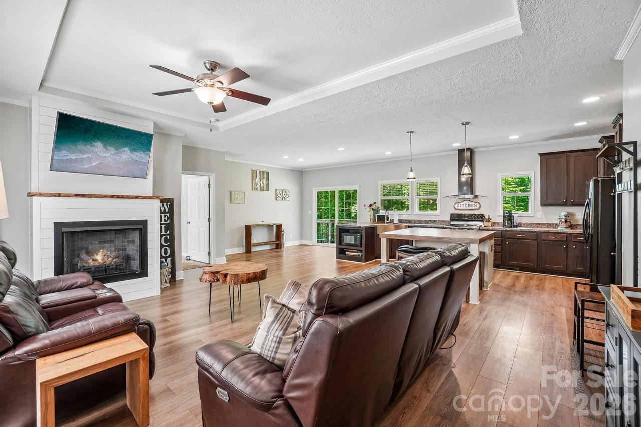 51 Hermit Springs Tr., Hendersonville, NC 28739