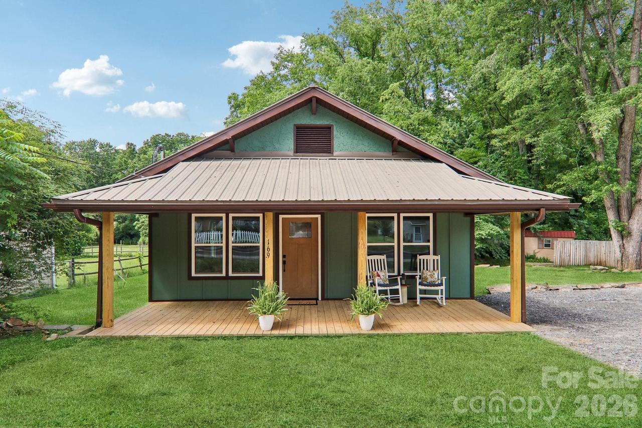 169 East St., Waynesville, NC 28786