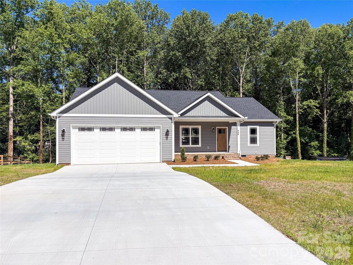 206 Edgewood Dr., Statesville, NC 28625
