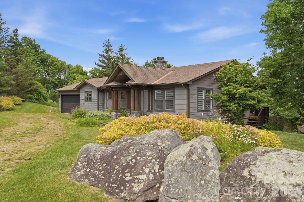 276 Four Diamond Dr., Seven Devils, NC 28604