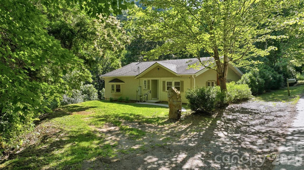 583 Dark Ridge Rd., Sylva, NC 28779