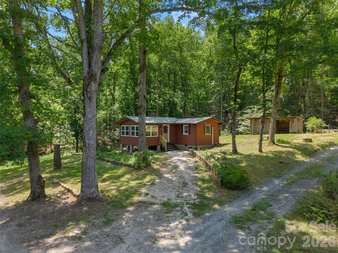 563 Burgess Rd., Mill Spring, NC 28756