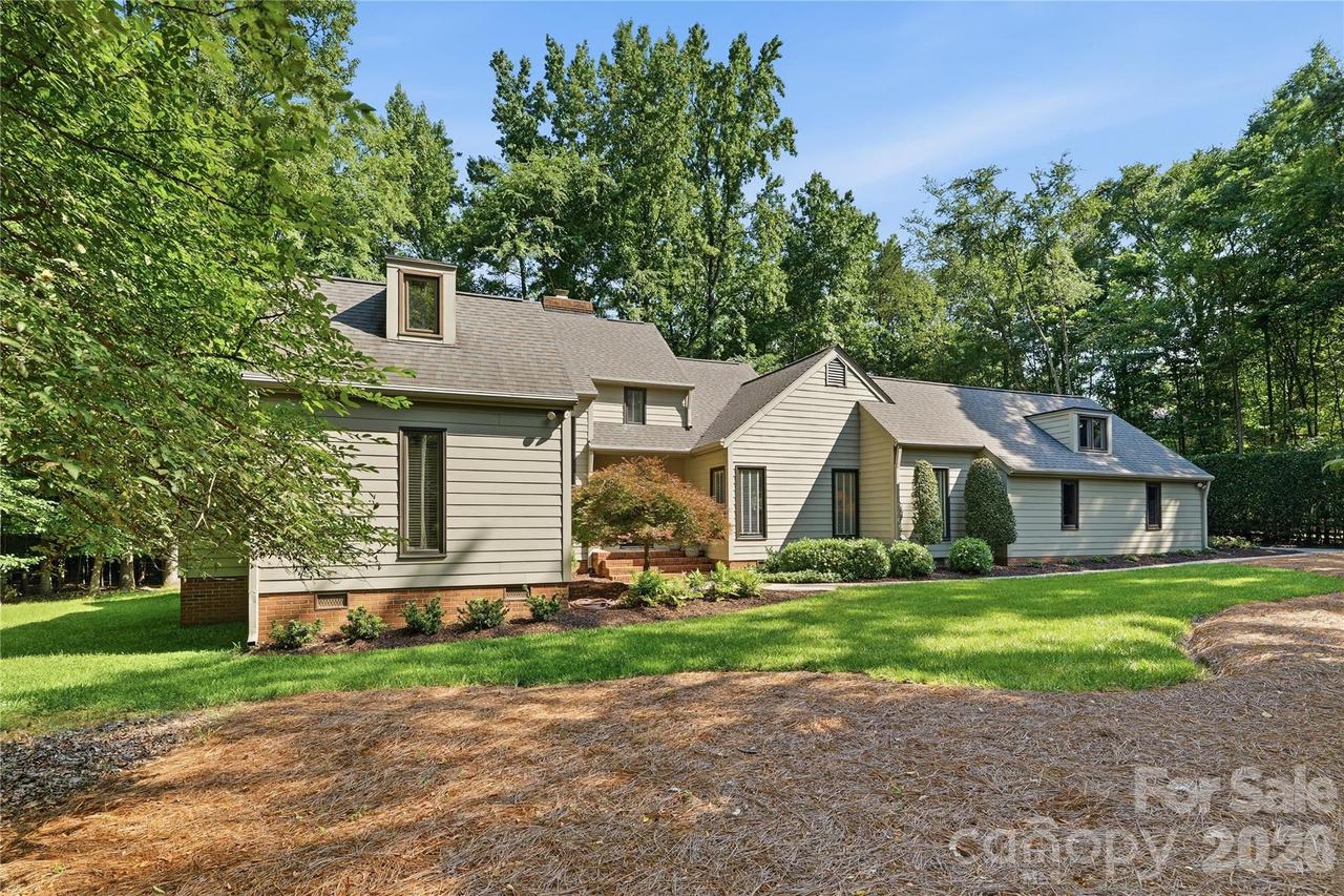 2402 Beaucatcher Ln., Charlotte, NC 28270