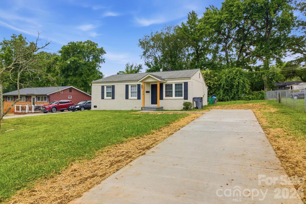 2732 Thornton Rd., Charlotte, NC 28208