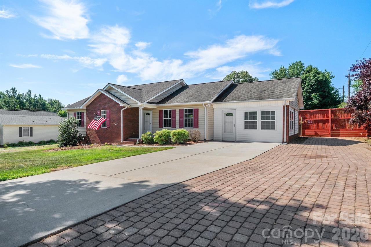 114 Glenwood Valley Dr., Harmony, NC 28634