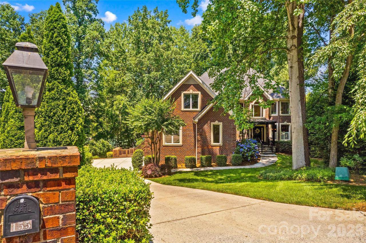 155 Lynn Cove Ln., Mooresville, NC 28117