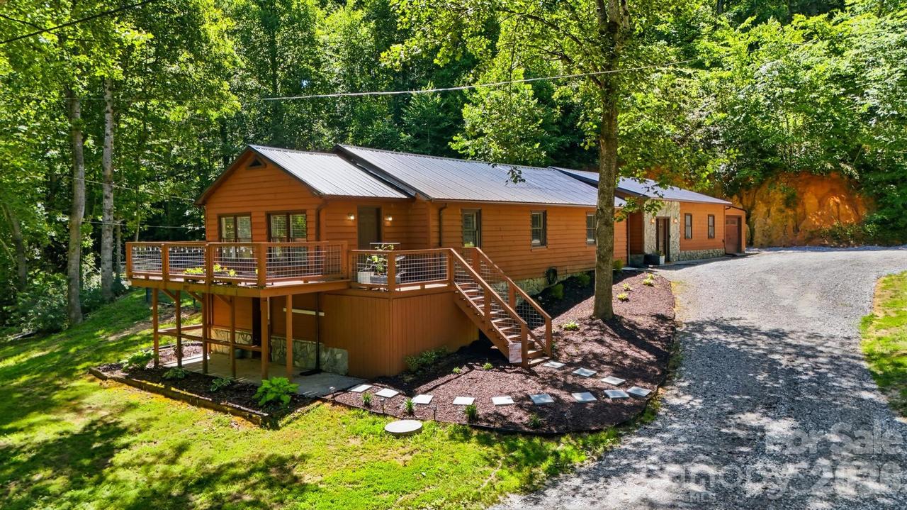 1857 Creekside Pl., Lenoir, NC 28645