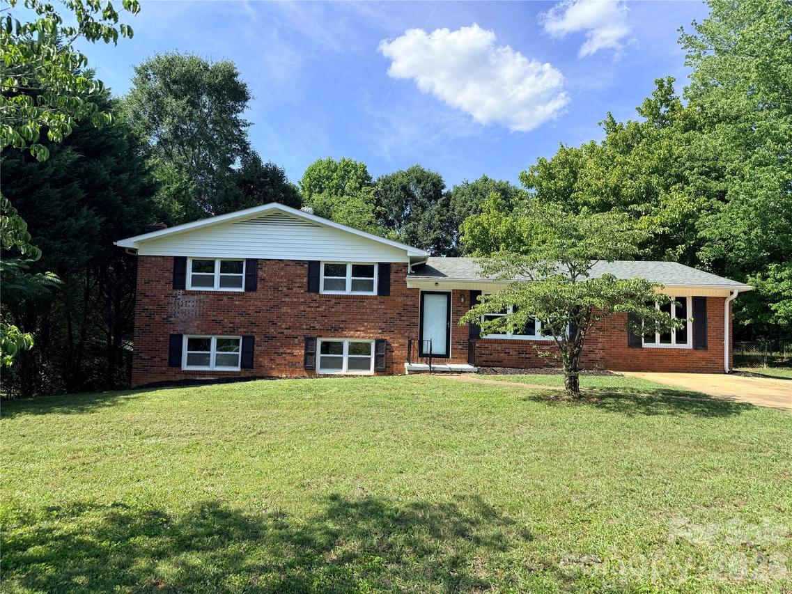 267 Hoopaugh Ave., Ellenboro, NC 28040