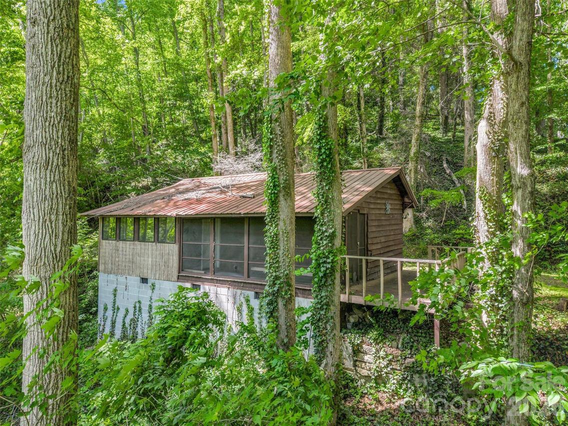 247 Legacy Layne Dr., Hendersonville, NC 28792