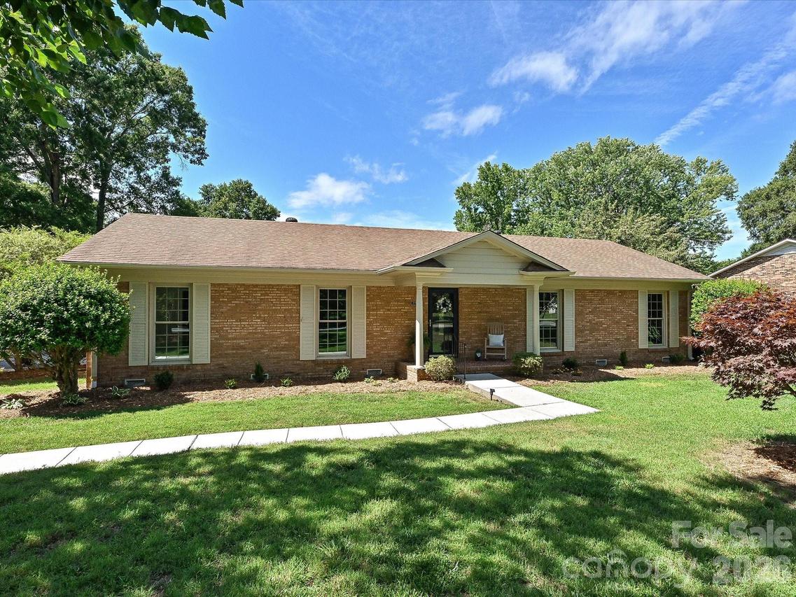 218 Sturbridge Dr., Charlotte, NC 28214
