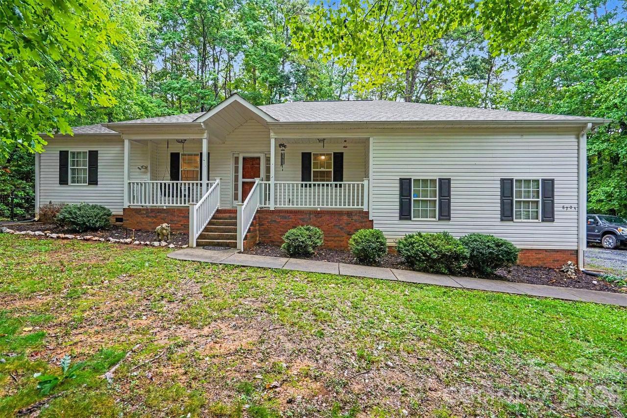 8904 Gosnell Dr., Charlotte, NC 28227
