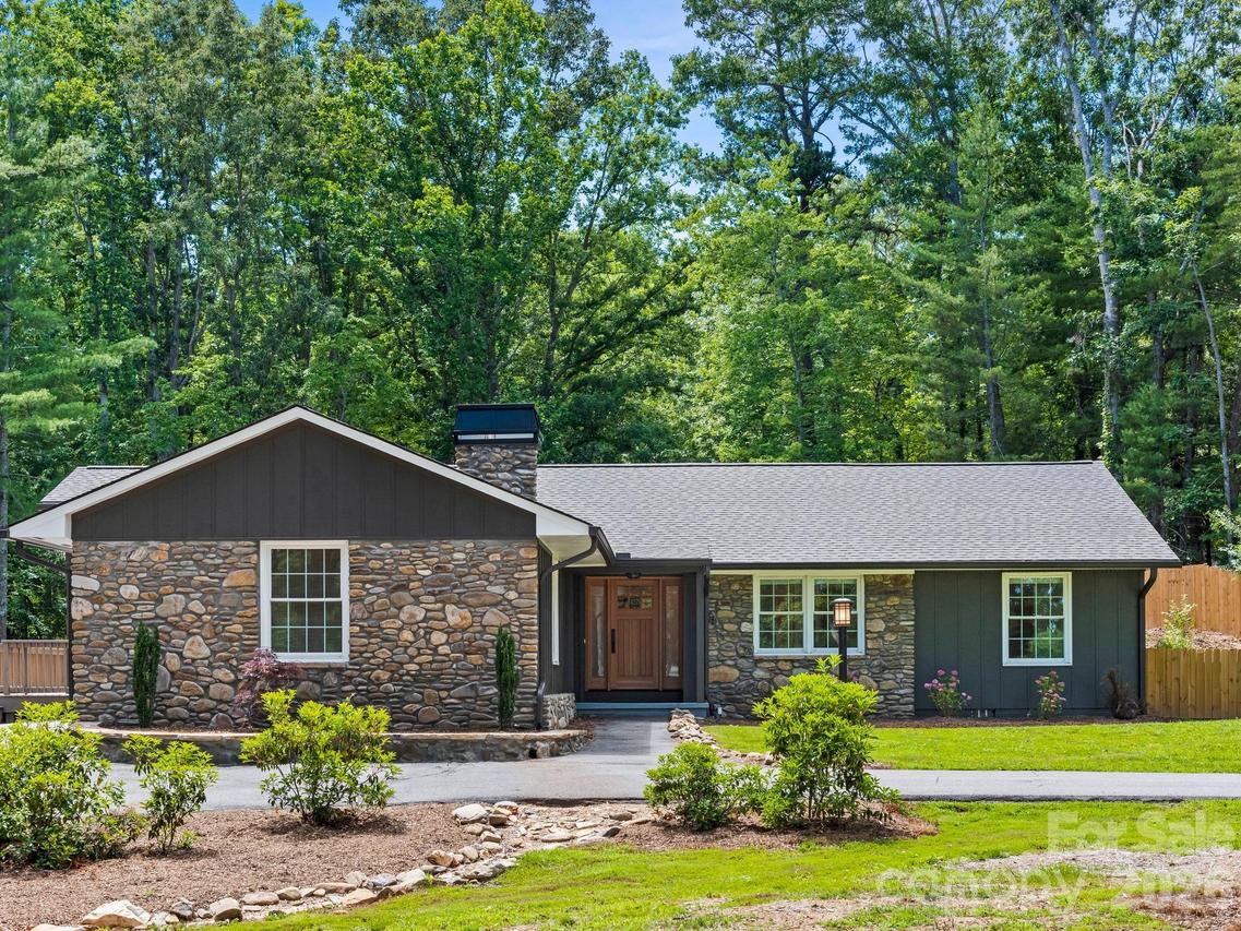 26 Glen Cove Rd., Arden, NC 28704