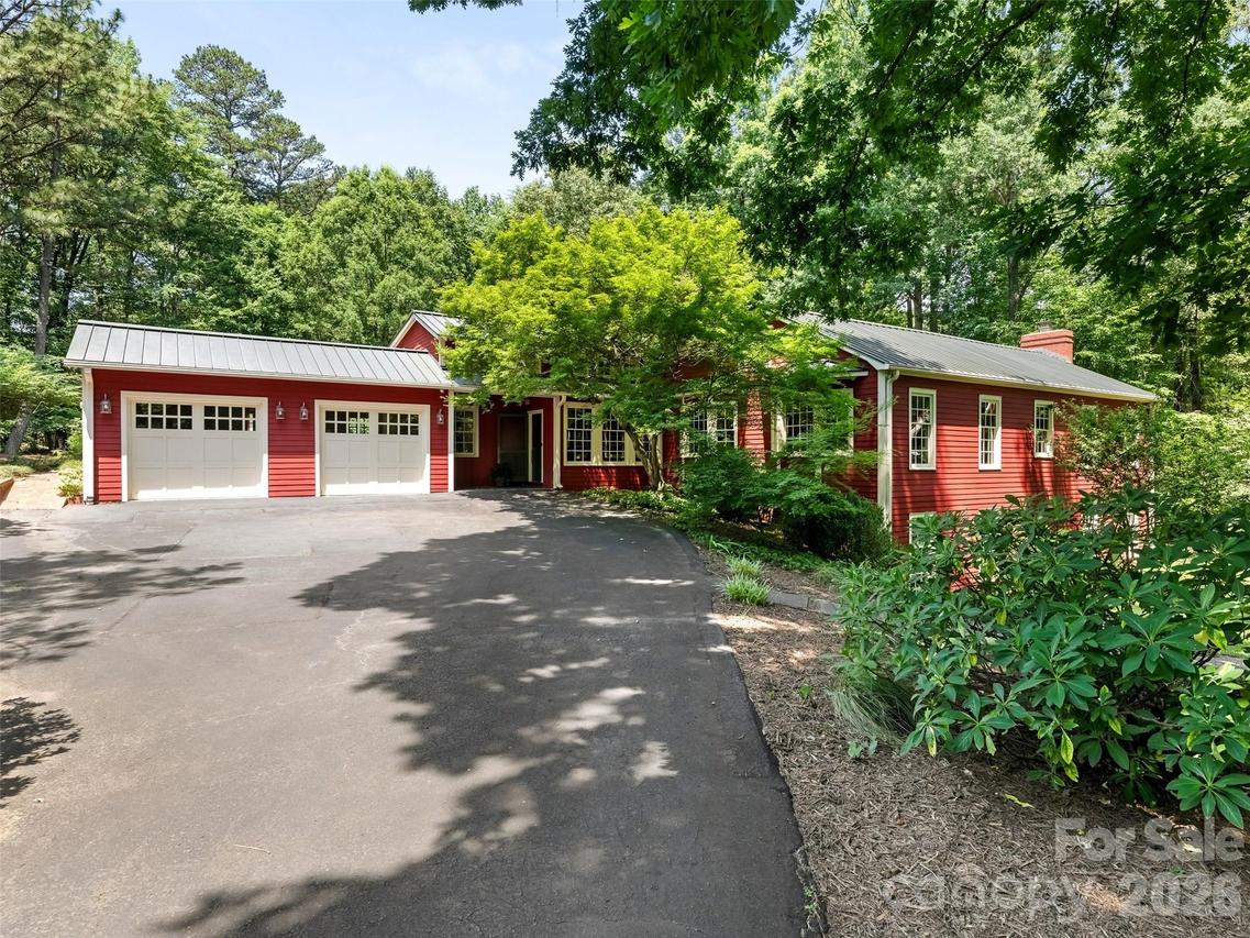 350 Shasta Ln., Charlotte, NC 28211