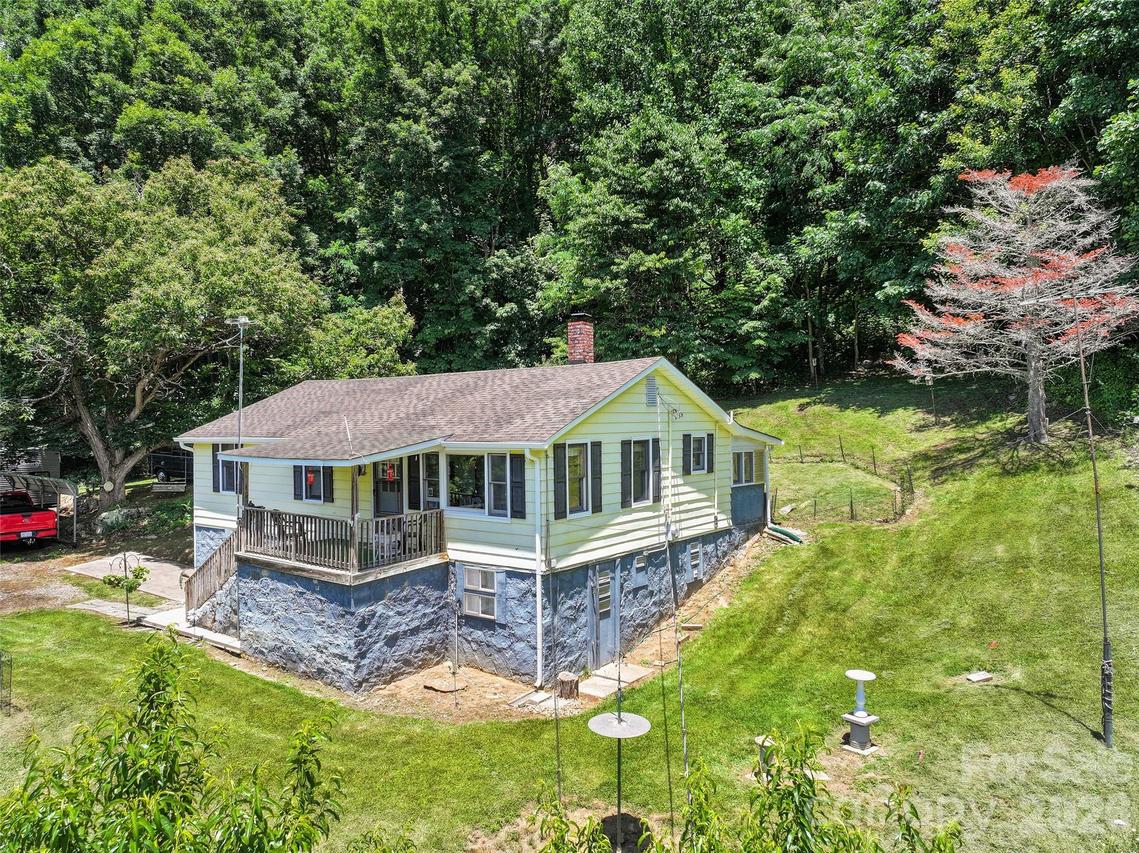 2426 Wesley Creek Rd., Clyde, NC 28721