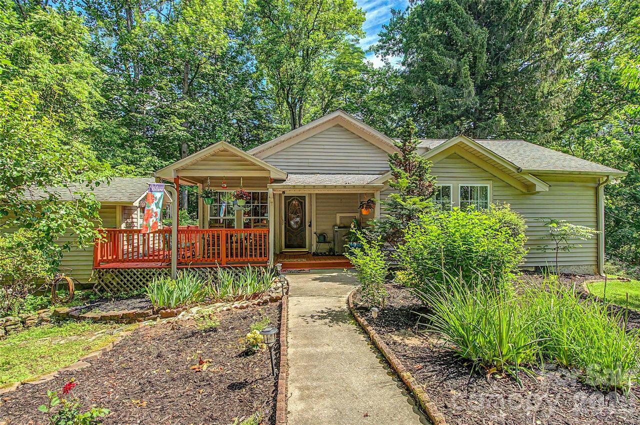 76 Winsome Tr., Hendersonville, NC 28739