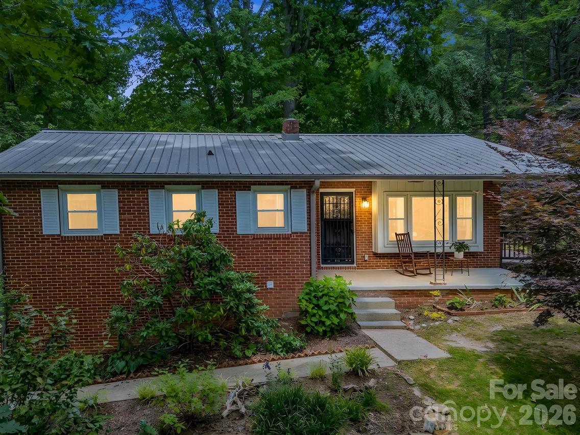 14 Penelope St., Black Mountain, NC 28711